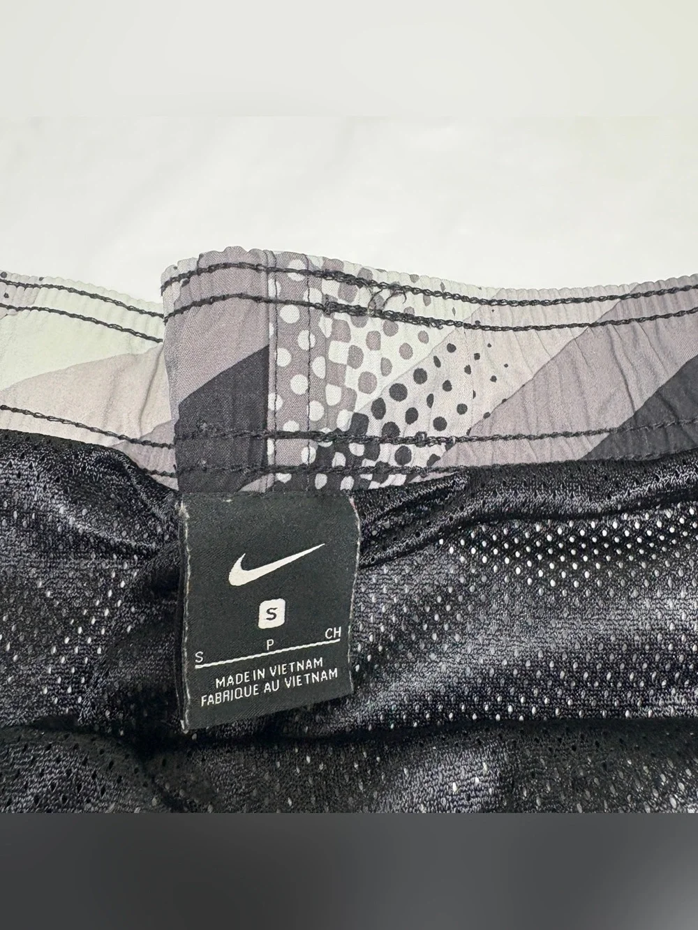 Nike Breaker Volley Gray Black Swim Trunks Board Shorts Men’s Small